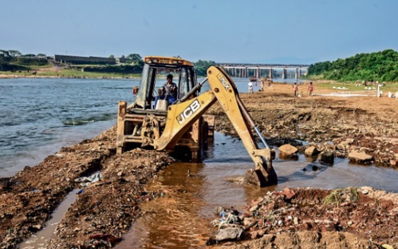 Chhath Puja in Jamshedpur: जुगसलाई के छठ घाटों पर अब भी नहीं हुए कई काम, कल अर्घ्य देंगे व्रती