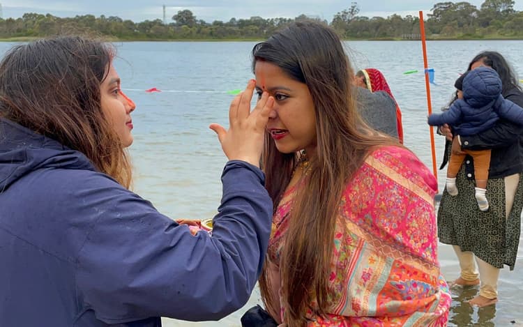 ऑस्ट्रेलिया के मेलबोर्न में भारतीय समुदाय के लोगों ने हर्षोल्लास के साथ मनाया छठ पर्व