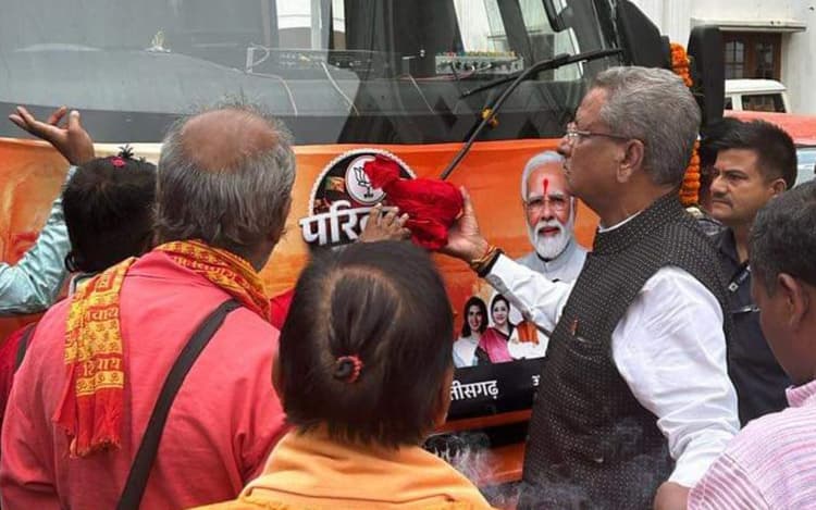 छत्तीसगढ़ विधानसभा चुनाव : दंतेवाड़ा से रवाना होगा बीजेपी का परिवर्तन यात्रा रथ, नेताओं ने की पूजा