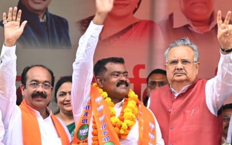 एक और पूर्व आईएएस अधिकारी बीजेपी में शामिल, नीलकंठ टेकाम केशकाल से लड़ सकते हैं चुनाव