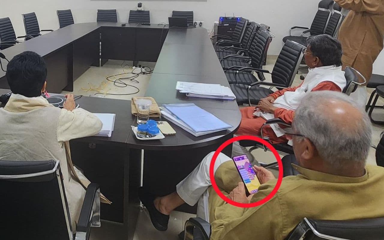 कैंडिडेट सेलेक्शन मीटिंग में कैंडी क्रश खेल रहे थे भूपेश बघेल, बीजेपी ने कसा तंज, सीएम ने दिया ये जवाब