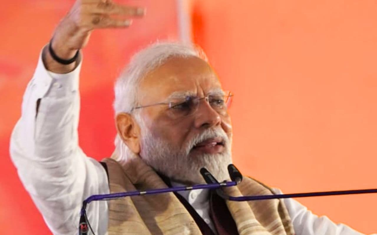 छत्तीसगढ़ में विजय शंखनाद रैली में कांग्रेस पर बरसे नरेंद्र मोदी, पढ़ें पीएम के भाषण की बड़ी बातें
