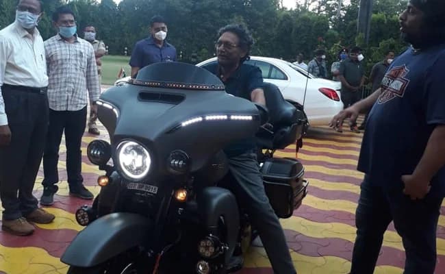 Harley Davidson पर नजर आये CJI बोबडे; निकले थे मॉर्निंग वॉक पर, सुपरबाइक देख खुद को रोक नहीं पाये My Lord