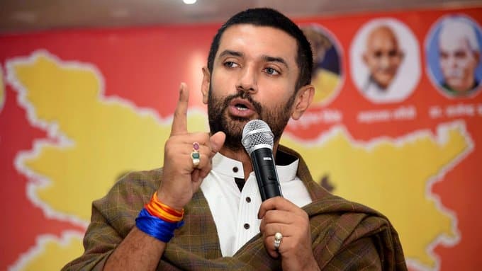 बिहार: कांग्रेस से कंप्टीशन में लगे चिराग, जानिये
उपचुनाव में खराब प्रदर्शन के बाद भी क्यों बढ़ी उम्मीद बिहार: कांग्रेस से कंप्टीशन में लगे चिराग, जानिये
उपचुनाव में खराब प्रदर्शन के बाद भी क्यों बढ़ी उम्मीद