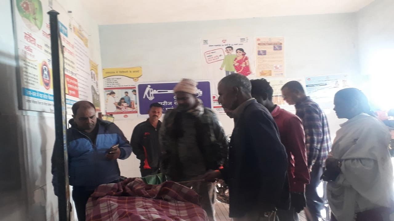 Jharkhand News:घर में चोरी करने घुसे चोर को ग्रामीणों ने पकड़ा, पिटाई से हुई मौत, लोगों से पूछताछ कर रही पुलिस Jharkhand News:घर में चोरी करने घुसे चोर को ग्रामीणों ने पकड़ा, पिटाई से हुई मौत, लोगों से पूछताछ कर रही पुलिस