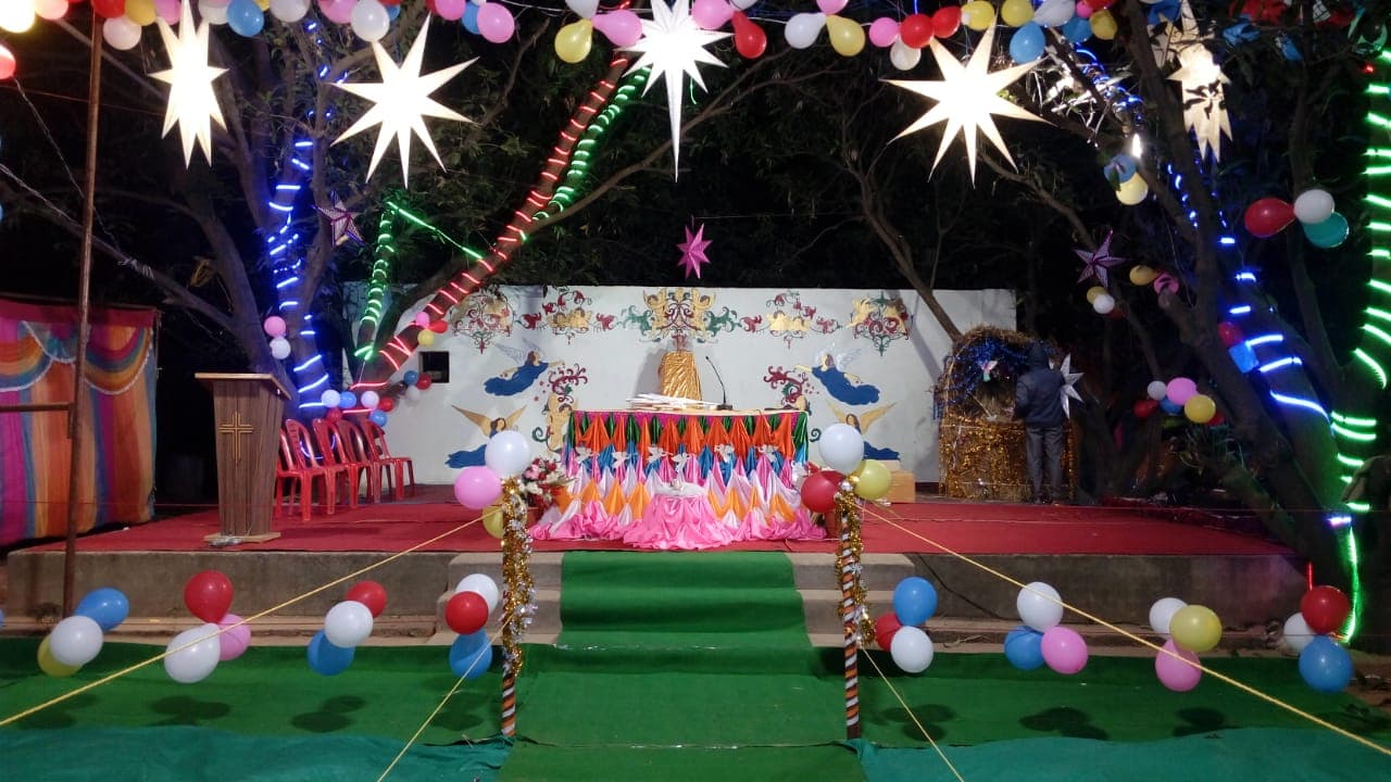 Christmas 2021:मसीही विश्वासियों में क्रिसमस की धूम, प्रभु यीशु के बाल रूप का ईसाई धर्मावलंबियों ने किया दर्शन