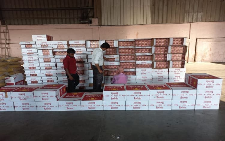 Gujarat Cigarette Smuggling: गुजरात के मुंद्रा पोर्ट से करीब 17 करोड़ की विदेशी सिगरेट जब्त, जांच जारी