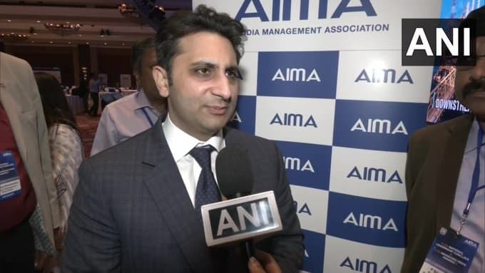 Corona Vaccine की दूसरी और तीसरी डोज के बीच का अंतर हो कम, SII के CEO अदार पूनावाला ने सरकार से की अपील