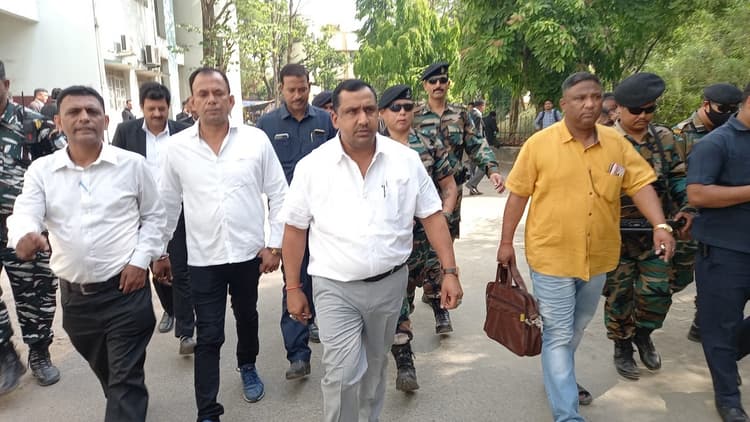 विधायक सरयू राय के खिलाफ शिकायतवाद मामले में स्वास्थ्य मंत्री बन्ना गुप्ता का नहीं हुआ बयान दर्ज