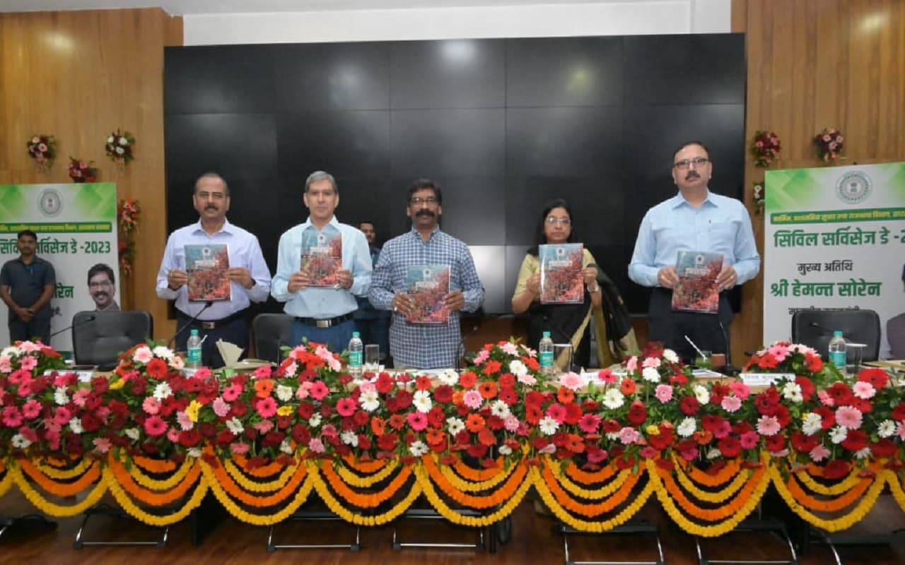 सिविल सर्विसेज डे: सीएम हेमंत सोरेन ने अफसरों को दिया झारखंड की तरक्की का मंत्र, कम्युनिकेशन को बताया अहम सिविल सर्विसेज डे: सीएम हेमंत सोरेन ने अफसरों को दिया झारखंड की तरक्की का मंत्र, कम्युनिकेशन को बताया अहम