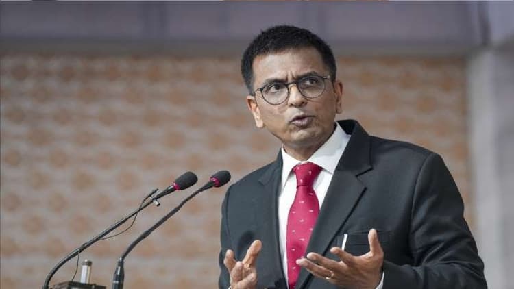 CJI ने फेक न्यूज को बताया लोकतंत्र के लिए खतरा, मीडिया ट्रायल पर की गंभीर टिप्पणी