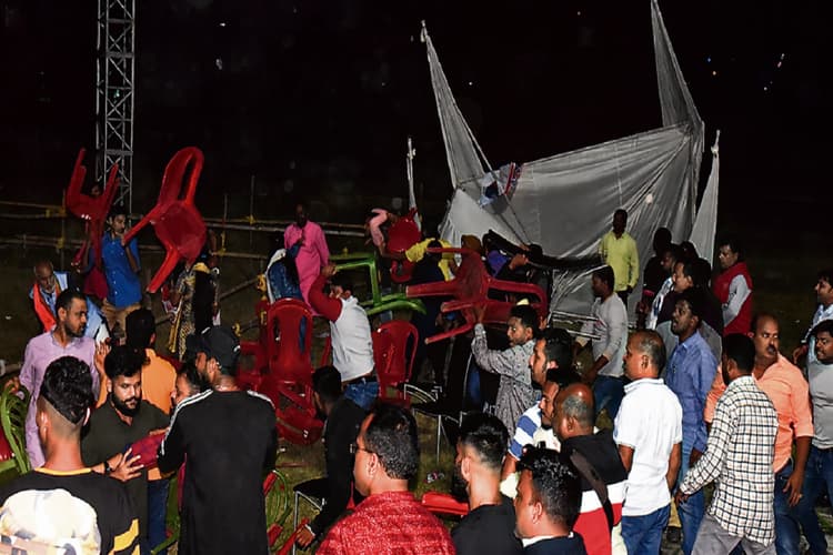 जमशेदपुर में रघुवर दास और सरयू राय के गुट आपस में भिड़े, जमकर चले लाठी-डंडे, जानें क्या है विवाद की वजह