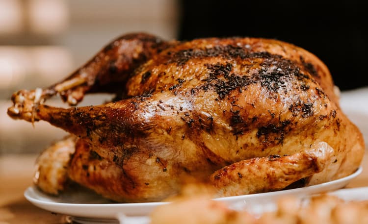 Shocking News: महिला ने किया Fried Chicken का आर्डर, लेकिन जब डब्बा खोला तो अंदर से निकला Fried तौलिया, शिकायत पर कंपनी ने कही ये बात