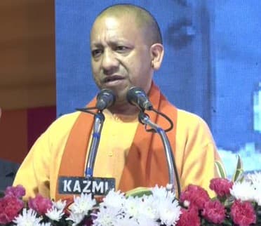 UP Diwas: सीएम योगी आदित्यनाथ बोले- यूपी में जन्म लेना गौरव की बात, दंगों के बजाय बन रहा एक्सपोर्ट प्रदेश… UP Diwas: सीएम योगी आदित्यनाथ बोले- यूपी में जन्म लेना गौरव की बात, दंगों के बजाय बन रहा एक्सपोर्ट प्रदेश…