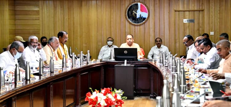 Power crisis in UP: यूपी में जारी बिजली संकट के बीच CM योगी ने उठाया बड़ा कदम, लोगों को मिलेगी राहत