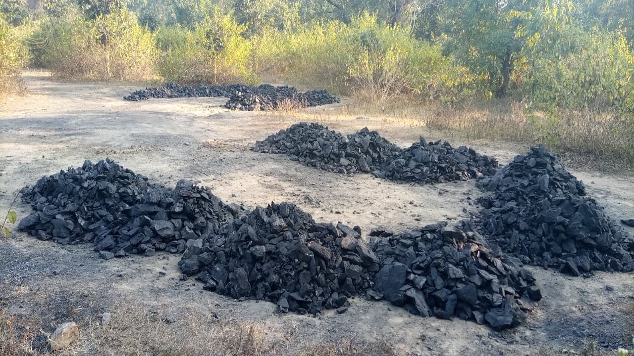 धनबाद : कोयला ढो रहे छह लोग पकड़ाये, 10 बाइक जब्त