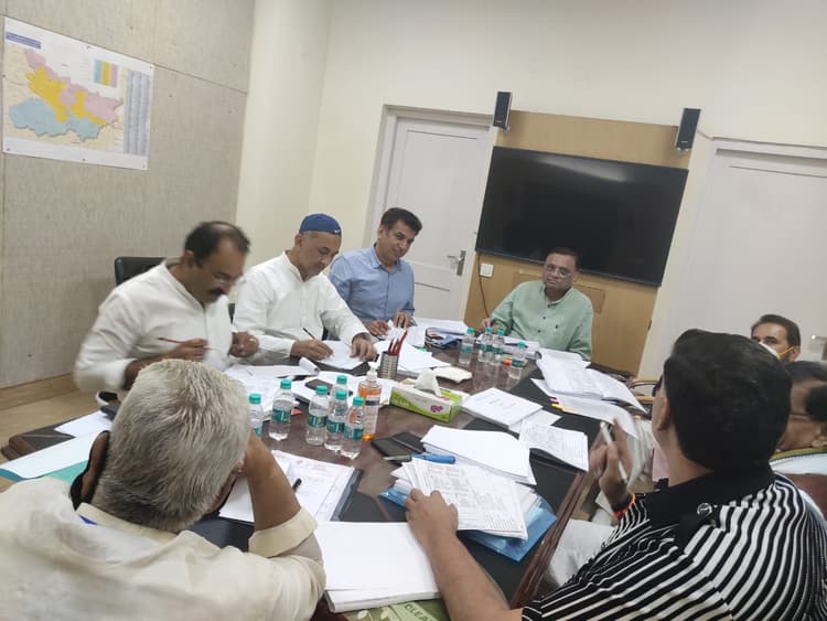 कांग्रेस ने किया उम्मीदवारों का नाम फाइनल ! सदानंद सिंह के बेटे की टिकट पर ‘सस्पेंस’, यहां देखें पूरी 'लिस्ट'