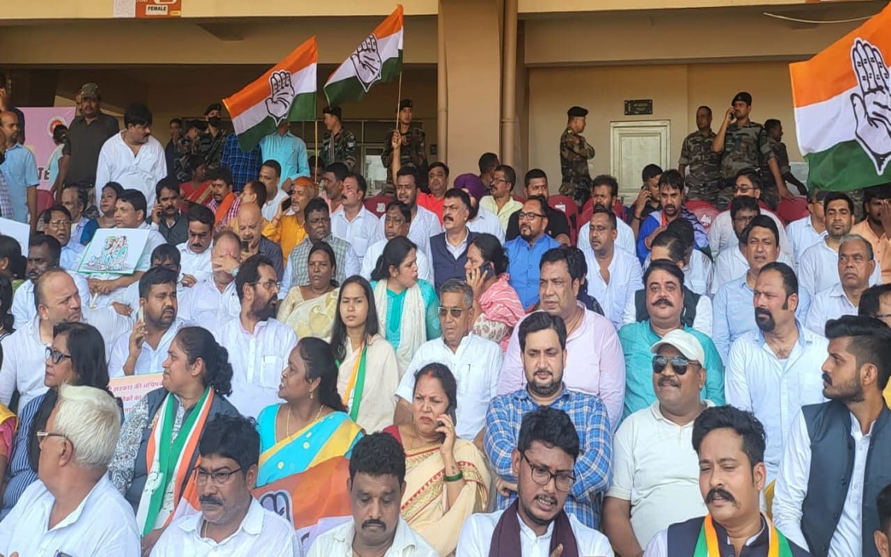 Jharkhand News : महंगाई के खिलाफ कांग्रेस का प्रदर्शन, राजभवन पहुंच Modi सरकार पर निशाना, कई हिरासत में Jharkhand News : महंगाई के खिलाफ कांग्रेस का प्रदर्शन, राजभवन पहुंच Modi सरकार पर निशाना, कई हिरासत में