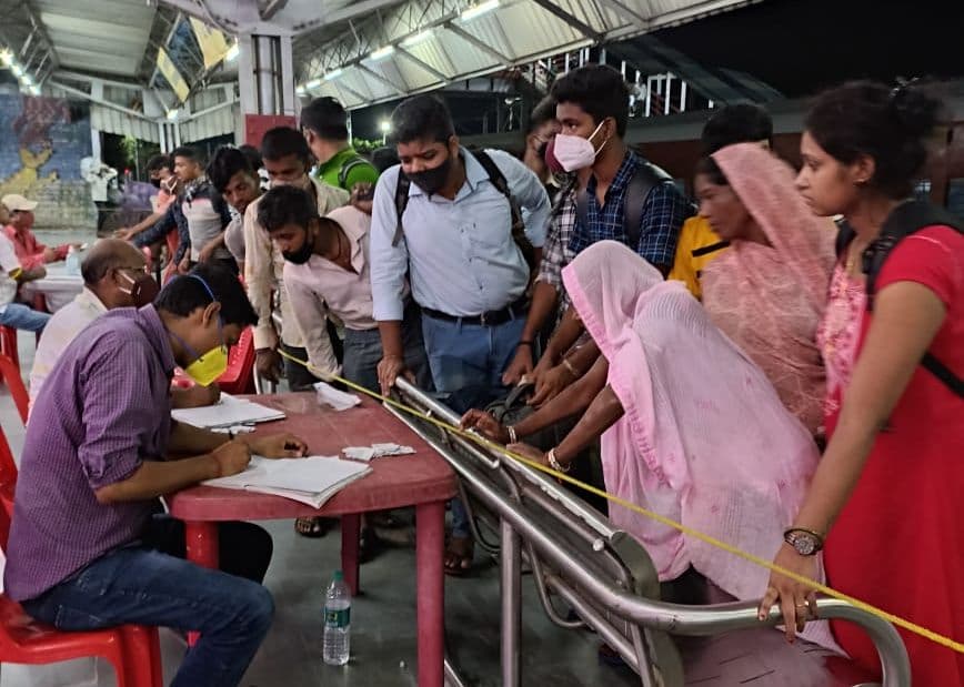 मुंबई-दिल्ली के रास्ते मधुबनी में कोरोना की तीसरी लहर! 45 लोग पॉजिटिव, स्वास्थ्य विभाग में हड़कंप