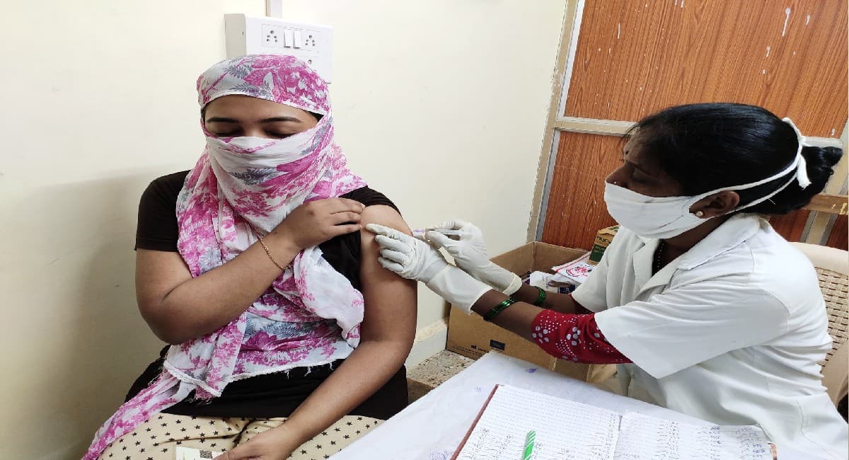 वैक्सीन लेने के बाद आ रही ब्लड क्लॉटिंग की समस्या, एक मरीज की मौत, जानिए क्यों जमता है रक्त में थक्का