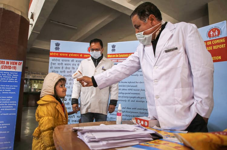 GOOD NEWS : 24 घंटे में 7,135 लोगों ने दी कोरोना को मात, देश में अब एक्टिव केस से ज्यादा ठीक होने वालों की संख्या