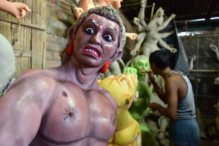 कोरोना वायरस को बताया महिषासुर राक्षस, दुर्गा पूजा समितियों ने प्रवासी कामगारों की दिक्कतों को बनाया विषय