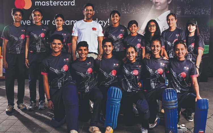 Cricket Clinic MSD: धोनी की पाठशाला में महिला क्रिकेटरों को ट्रेनिंग, वर्कशॉप में माही ने दिए कई टिप्स