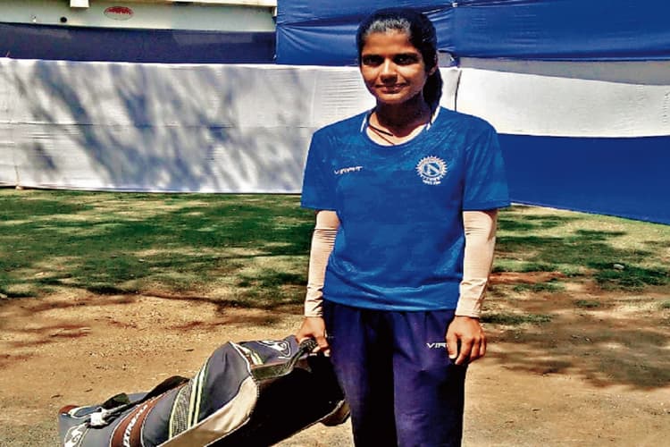 क्रिकेट की पिच पर जमकर पसीना बहा रही झारखंड की बेटियां, प्रीति तिवारी खेल चुकी है क्रिकेटर शेफाली वर्मा के साथ