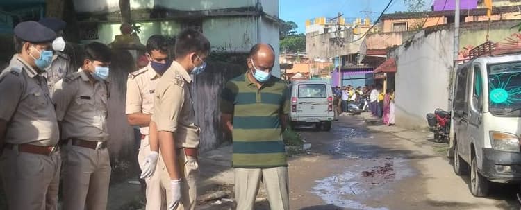 Jharkhand News : झारखंड के जमशेदपुर में क्रिमिनल की गला रेतकर हत्या, छापामारी कर रही पुलिस