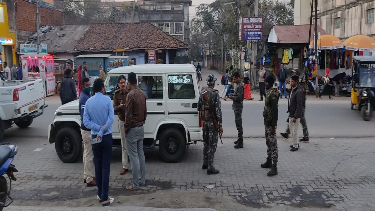 झारखंड में कोरोना व बैग जांच के बहाने उड़ाए 66 हजार रुपये, पुलिस का फर्जी आईडी कार्ड दिखाकर दिया झांसा