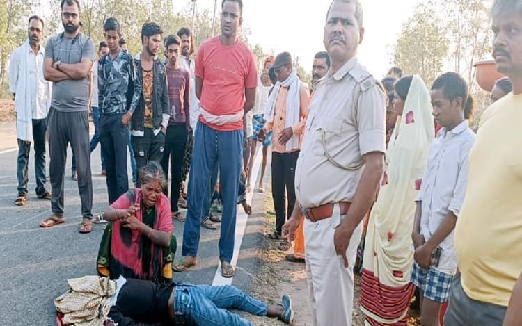 झारखंड: धारदार हथियार से युवक की हत्या, शादी समारोह में साथ लेकर गए दोस्त हैं फरार