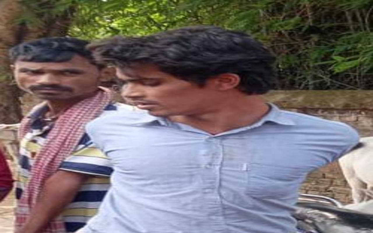 Jharkhand Crime News : рдЕрдкрд░рд╛рдзрд┐рдпреЛрдВ рдХрд╛ рджреБрд╕реНрд╕рд╛рд╣рд╕, рдореИрдХреНрд▓реБрд╕реНрдХреАрдЧрдВрдЬ рдореЗрдВ рджрд┐рдирджрд╣рд╛рдбрд╝реЗ 5.31 рд▓рд╛рдЦ рдХреА рд▓реВрдЯ, рджреЛ рдЕрд░реЗрд╕реНрдЯ