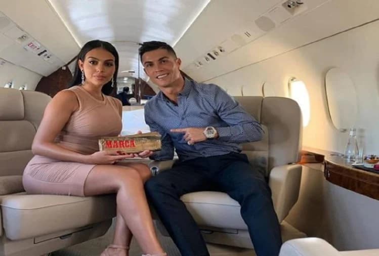 Ronaldo Lifestyle: दुनिया की सबसे महंगी कार से लेकर हीरे की घड़ी तक इन अनूठे चीजों के मालिक हैं रोनाल्डो, रॉयल लाइफ जीते हैं पुर्तगाली कप्तान Ronaldo Lifestyle: दुनिया की सबसे महंगी कार से लेकर हीरे की घड़ी तक इन अनूठे चीजों के मालिक हैं रोनाल्डो, रॉयल लाइफ जीते हैं पुर्तगाली कप्तान