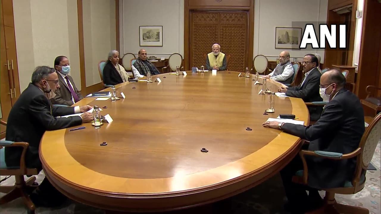 Helicopter Crash: सुरक्षा मामलों की कैबिनेट कमेटी की बैठक में तीनों सेना के प्रमुख को लेकर हुई बातचीत!