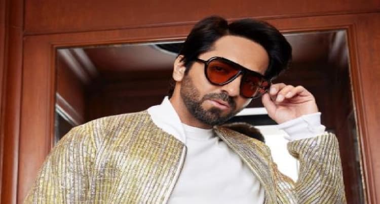 समंदर के कचरे से बना जैकेट, ब्लैक ग्लासेस में काफी कूल दिखे Ayushmann Khurrana, कीमत है सिर्फ इतनी