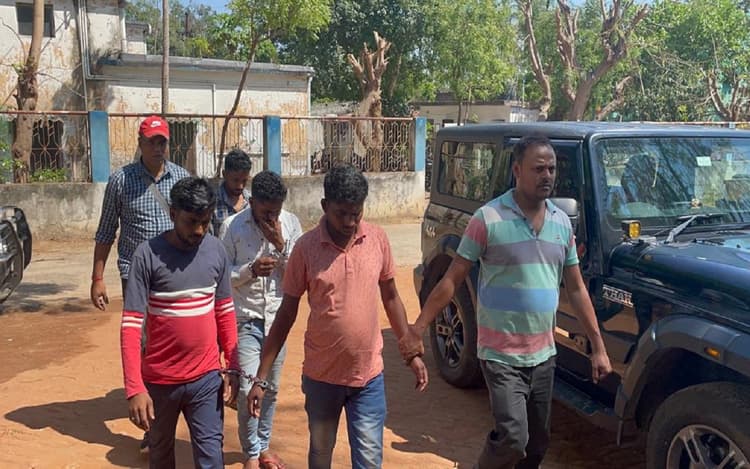 कोलकाता हाईकोर्ट के न्यायिक पदाधिकारी के रिश्तेदार व यूनिवर्सिटी अफसर से ठगी, चार साइबर क्रिमिनल अरेस्ट