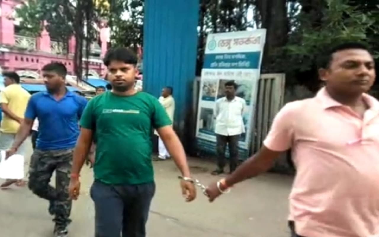 Cyber Crime: पश्चिम बंगाल में खुद को बैंक स्टाफ बताकर साढ़े तीन लाख ठगी करने वाला अपराधी झारखंड से अरेस्ट