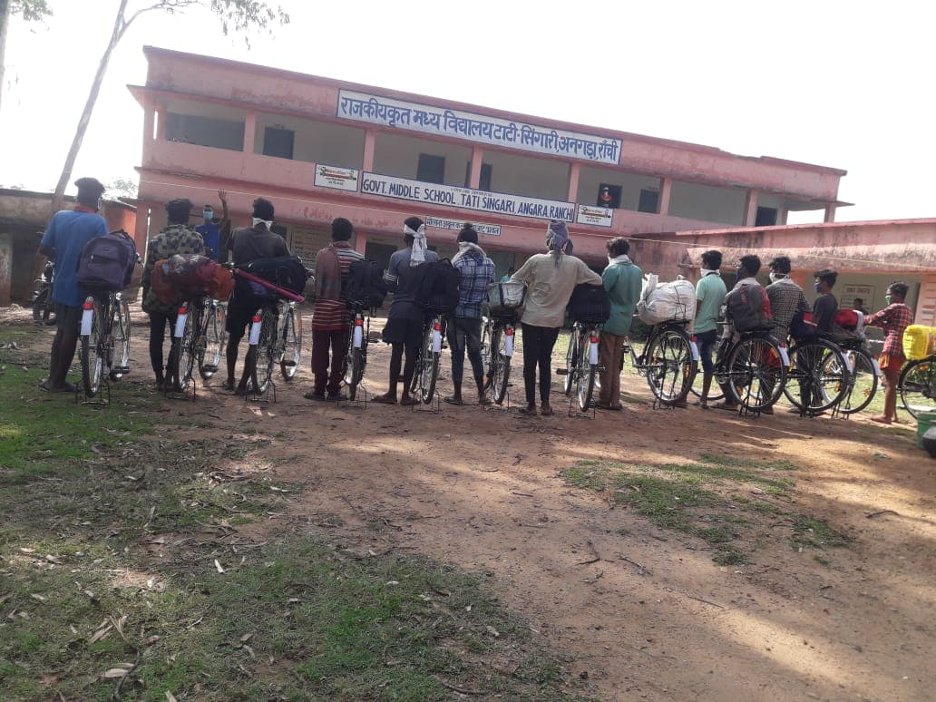 लॉकडाउन में फंसे झारखंड के 13 युवा 7 दिन में 1400 किमी साइकिल चलाकर रोहतक से रांची पहुंचे