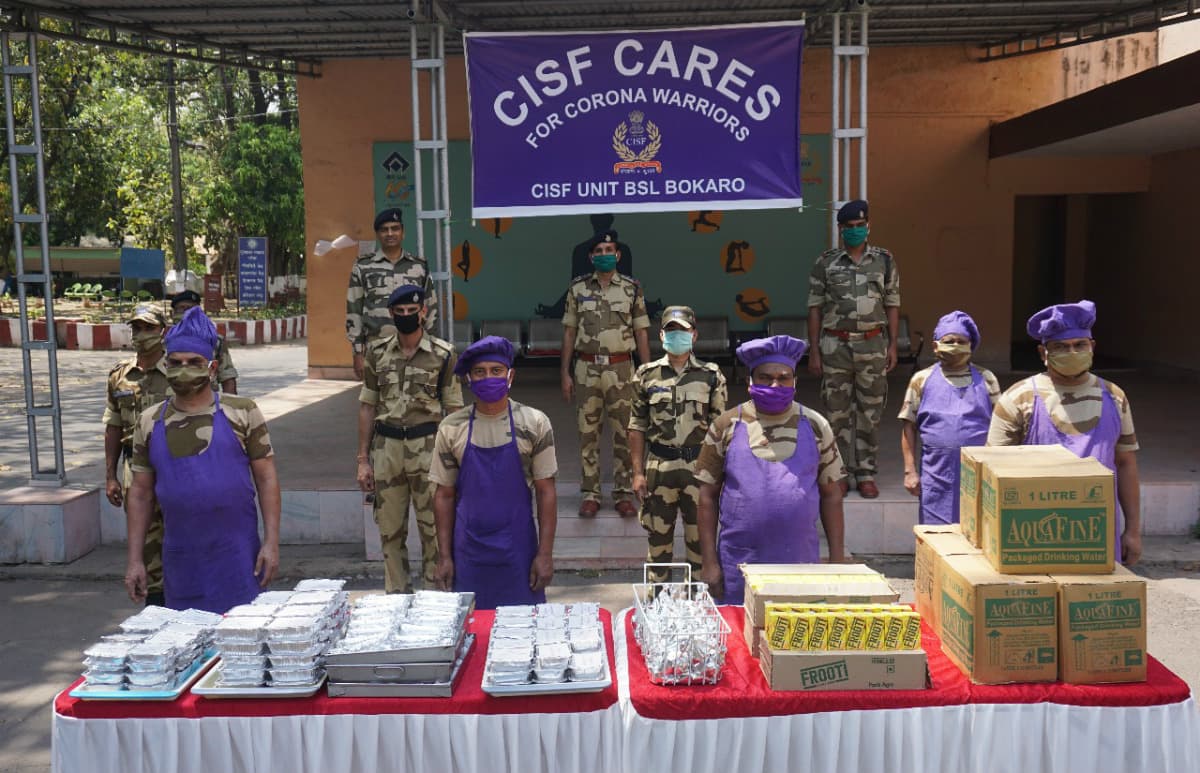 अस्पताल में कोरोना मरीजों और डॉक्टर्स को खाना उपलब्ध करा रहा सीआइएसएफ बोकारो