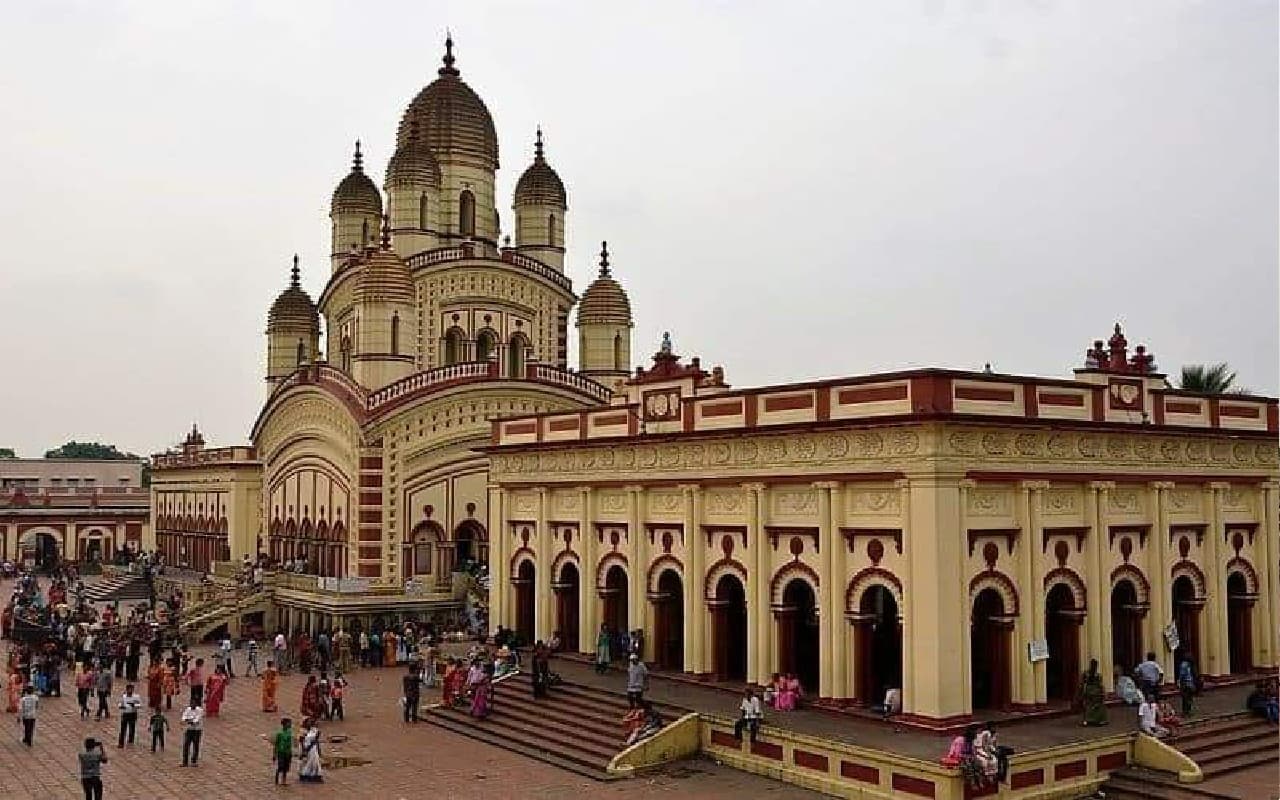 दक्षिणेश्वर मंदिर की संपत्ति के दुरुपयोग का आरोप, मामला पहुंचा हाईकोर्ट दक्षिणेश्वर मंदिर की संपत्ति के दुरुपयोग का आरोप, मामला पहुंचा हाईकोर्ट