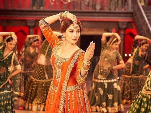 Saroj Khan ने जब आखिरी बार माधुरी दीक्षित को इस गाने में किया था कोरियोग्राफ, देखें VIDEO