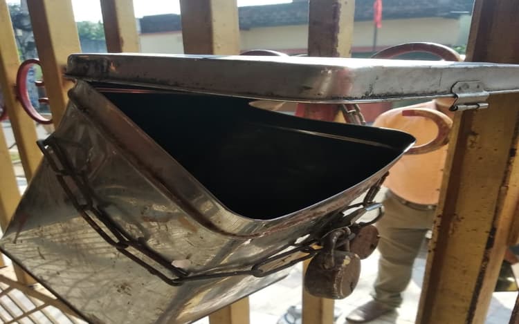 अब भगवान के घर भी सुरक्षित नहीं, गिरिडीह के मंदिर में दानपेटी तोड़ नगदी ले उड़े चोर