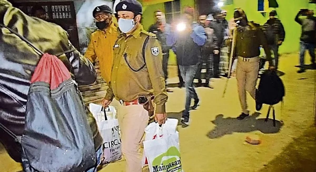 Bihar News : рдмрд┐рд╣рд╛рд░ рдореЗрдВ рд╕рд╛рдордиреЗ рдЖрдпрд╛ рджрд╛рдКрдж рдХрдиреЗрдХреНрд╢рди ! рдЧрд┐рд░рдлреНрддрд╛рд░ рдЕрдлрд╝рдЧрд╝рд╛рдиреА рдирд╛рдЧрд░рд┐рдХреЛрдВ рд╕реЗ рдкреВрдЫрддрд╛рдЫ рдореЗрдВ рд╣реБрдЖ рдпреЗ рдмрдбрд╝рд╛ рдЦрд╝реБрд▓рд╛рд╕рд╛