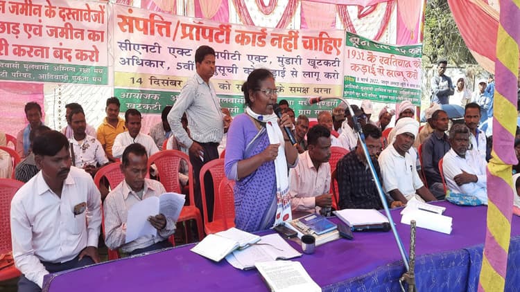 ड्रोन सर्वे के विरोध में एकजुट हुए ग्रामीण, दयामनी बारला बोली- बिना ग्रामसभा अनुमति के सर्वे होना अनुचित
