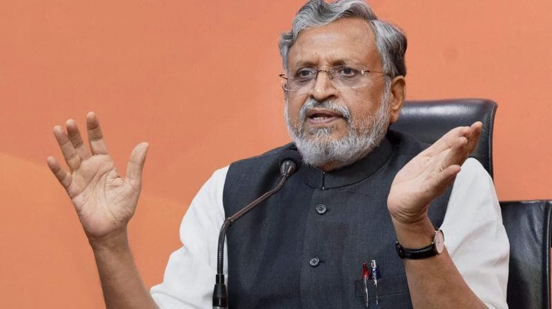 सुशील मोदी का ट्वीट- पटना में गोली चलवाना चाहते थे राजद के राजकुमार, खुद आये थे हेलमेट पहन कर सुशील मोदी का ट्वीट- पटना में गोली चलवाना चाहते थे राजद के राजकुमार, खुद आये थे हेलमेट पहन कर