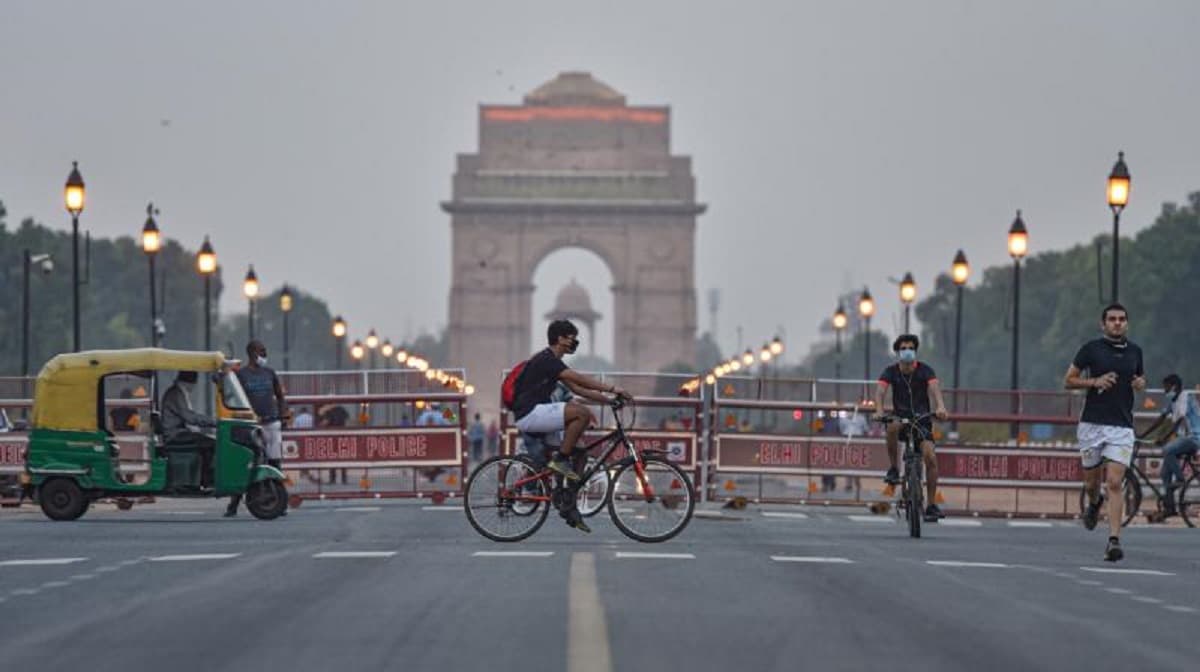 देश में कम होते कोरोना संक्रमण के बीच कई राज्यों में शुरु हुआ अनलॉक, कुछ राज्यों ने बढ़ाया लॉकडाउन देश में कम होते कोरोना संक्रमण के बीच कई राज्यों में शुरु हुआ अनलॉक, कुछ राज्यों ने बढ़ाया लॉकडाउन