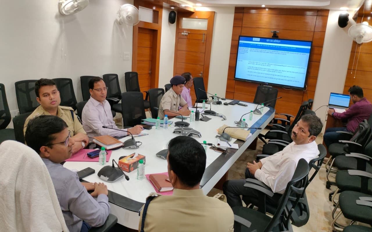 रांची में स्मूथ ट्रैफिक को लेकर बनी रणनीति, डीसी राहुल कुमार सिन्हा ने 6 जोन को जाम मुक्त करने का दिया निर्देश