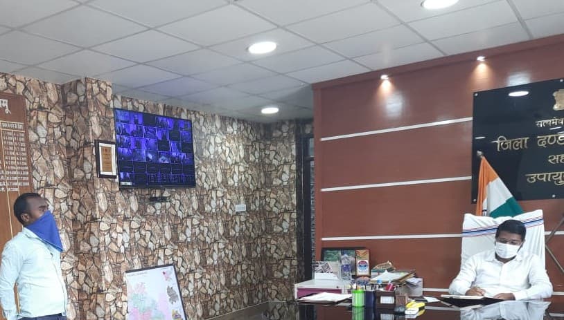 सरकारी मदद की आस में कट गये 18 साल, लेकिन पलामू प्रशासन की तरफ से अब तक नहीं हुई कोई पहल सरकारी मदद की आस में कट गये 18 साल, लेकिन पलामू प्रशासन की तरफ से अब तक नहीं हुई कोई पहल