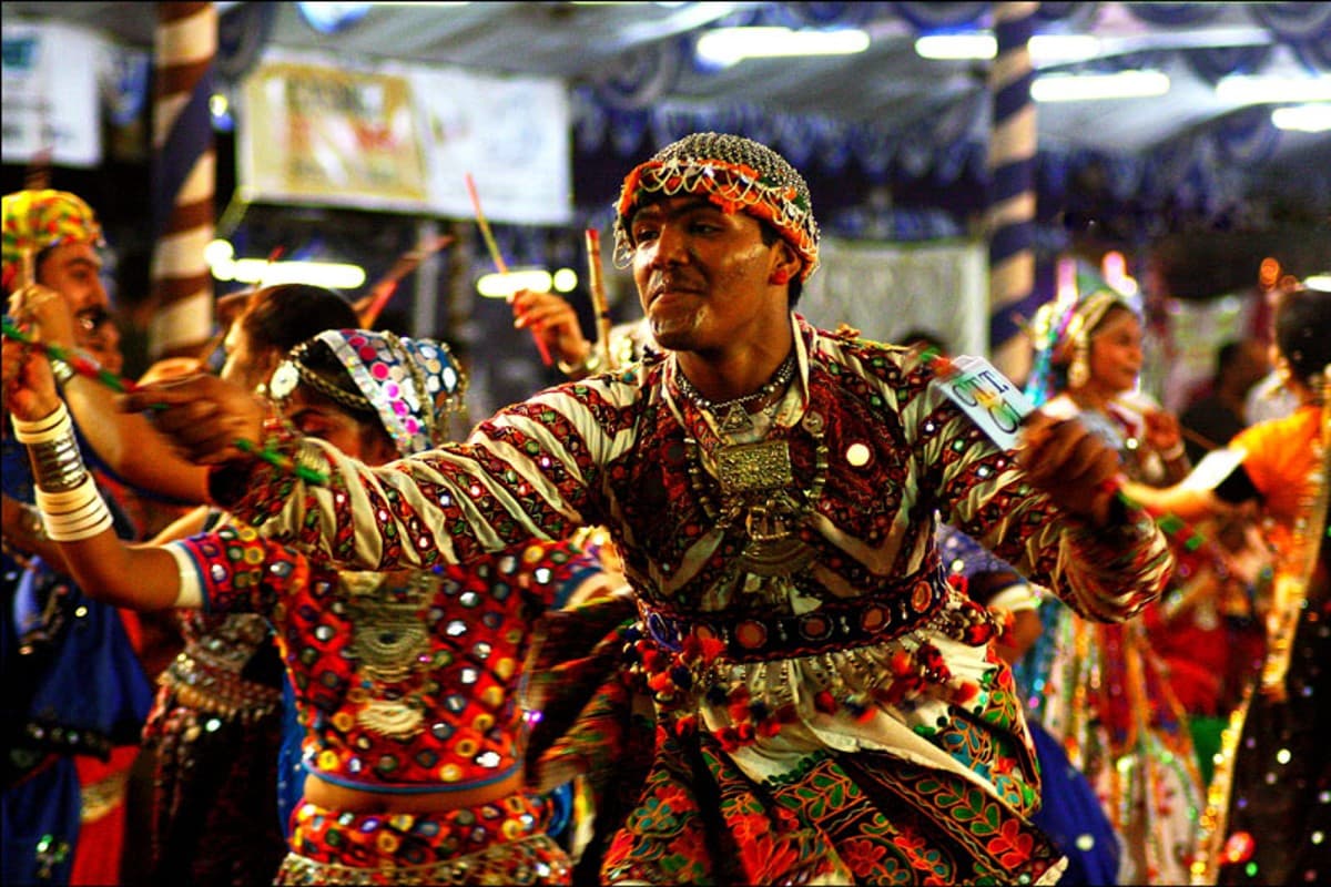 Dandiya Nights Lucknow: नवाबों के शहर लखनऊ में इन जगहों पर होगा डांडिया नाइट्स, जानें लोकेशन और टिकट की कीमत Dandiya Nights Lucknow: नवाबों के शहर लखनऊ में इन जगहों पर होगा डांडिया नाइट्स, जानें लोकेशन और टिकट की कीमत