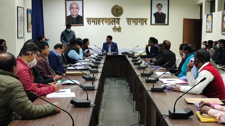 Jharkhand News: झारखंड की हेमंत सोरेन सरकार की दूसरी वर्षगांठ की तैयारियां तेज, इन योजनाओं की मिलेगी सौगात